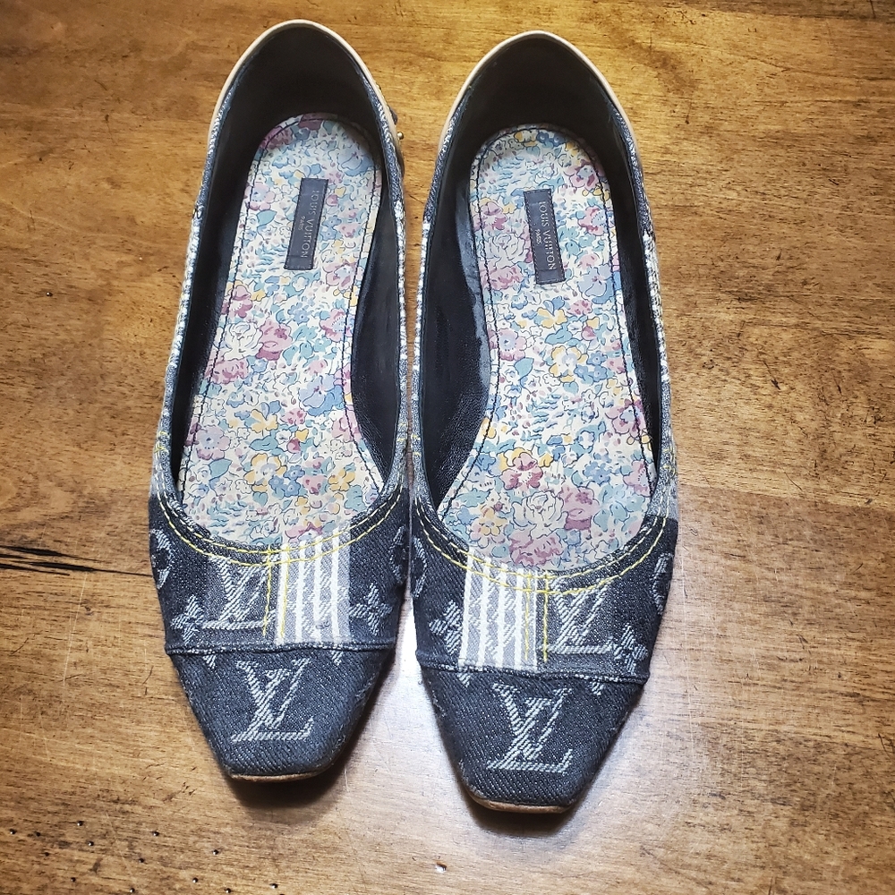 LOUIS VUITTON Sz 38.5 Blue Denim Monogram Flats